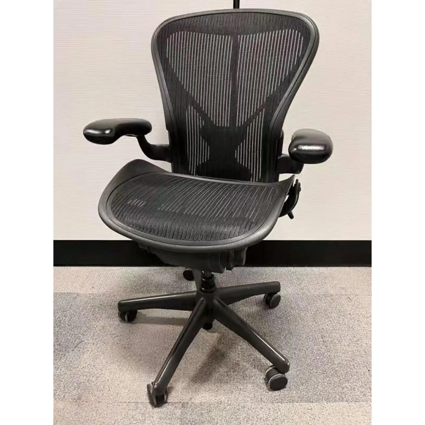 Herman Miller Aeron – Size B – Tilt Lock – Posture Fit – Black